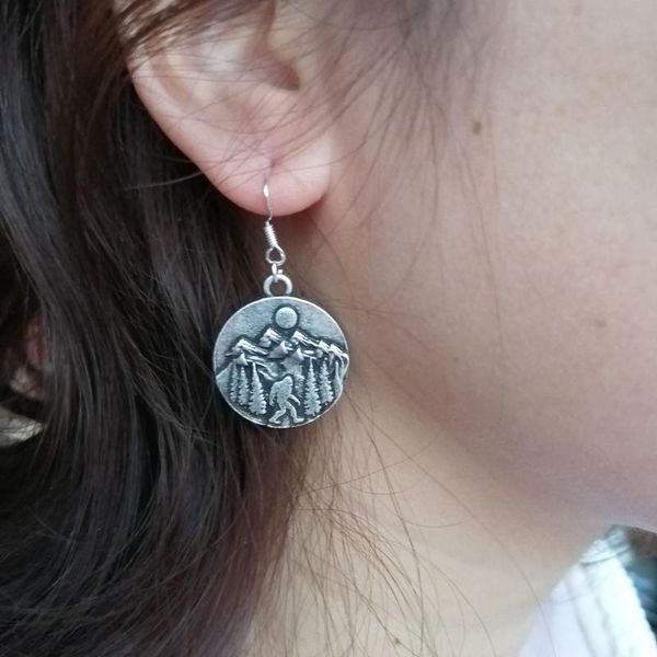 

12pair sasquatch bigfoot серьги под горой, Silver