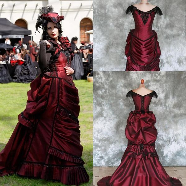 Vintage Burgunder Gothic Victorian Bustle Ballkleider 2021 Perlen schnürendes Rückenkorsett Hollywood Maskeradekleid Lange geraffte Abendkleider