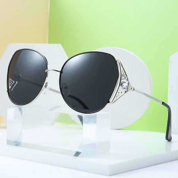 

big frame round cat eye polarized sunglasses female diamond hollow temples personality fashion eyeglasses gafas de sol mujer, White;black
