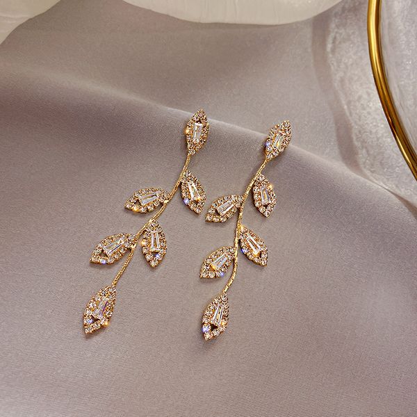 

korea style women earrings rhinestones leaves rhinestones long exaggeration stud earrings for girl fashion jewelry accessories, Silver