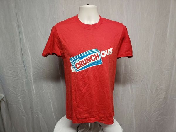 

nestle scrunchous milk chocolate with crisped rice medium red t shirt