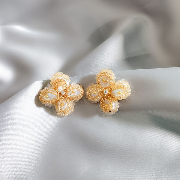 

stud korean tv series with the fashion jewelry hand-woven freshwater pearl earrings elegant baroque style for women gift, Golden;silver