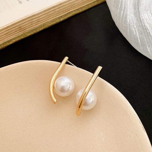 

european and american new fashionable metal ear stud unique design earrings female geometric temperament ear rings, Golden;silver
