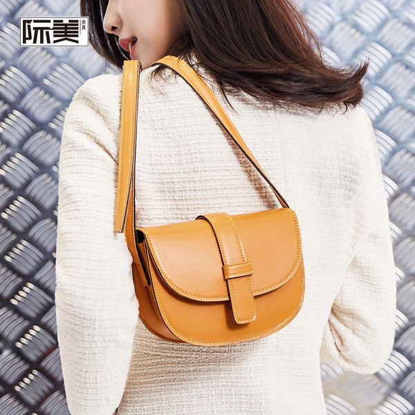 

autumn new shoulder xie kua bao leisure semi-circular months bags