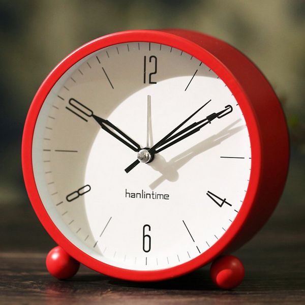 

4inch round non-тикают европейский стиль аналоговый будильник с подсветкой, работающий от батареи путешествия часы, громкий будильник для де