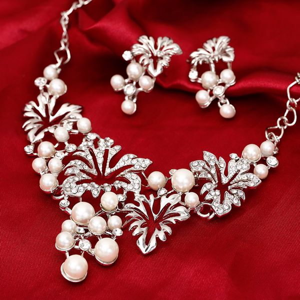 

гесиод свадебные комплекты ювелирных изделий имитация pearl ожерелья hollow choker себе ожерелье женщин серьги золото / серебро цвет ювелирн, Silver