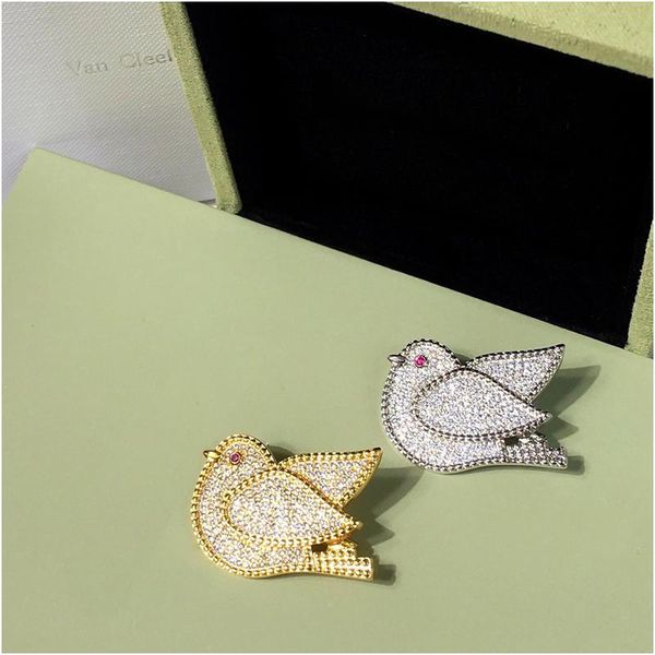 

2020 nowfashion copper plated four leaf clover brooch for wamen luxury designer jewelry for women with stamp with box ing, Gray