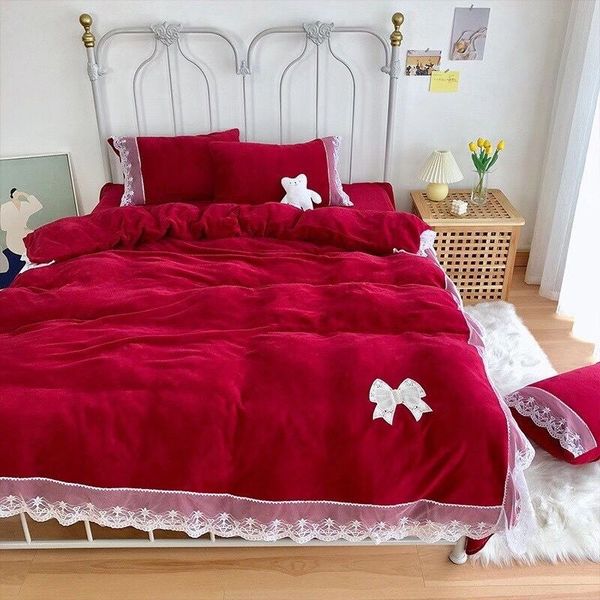 

2021 burgundy designer bedding sets warm winter  bed comforters sets lace edge luxury winter bedding fast shipping