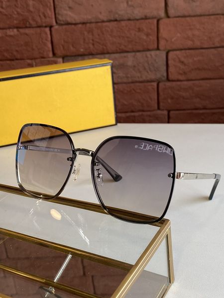 

2021 new fashion large framed face display small sunglasses metal luster temperament simple generous size 61*16*142cm 0455