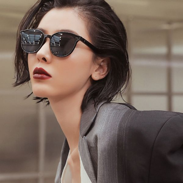 

new fashion korean polarized sunglasses outdoor sun protection retro sunglasses, White;black