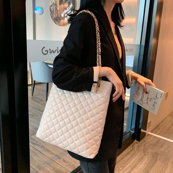 

classic women quilted handbags tote bags black shoulder bucket bag chains strap designer big handbags and purses 2020 new supply