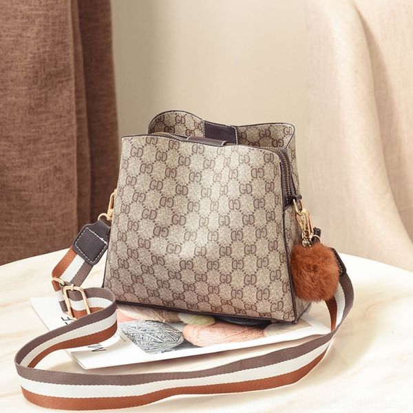 

spxvd посыльного женщины 2020 плеча ковш универсальный новой моды корейской версии bagautumn женщин одно плечо небольшой мешок широкополосно