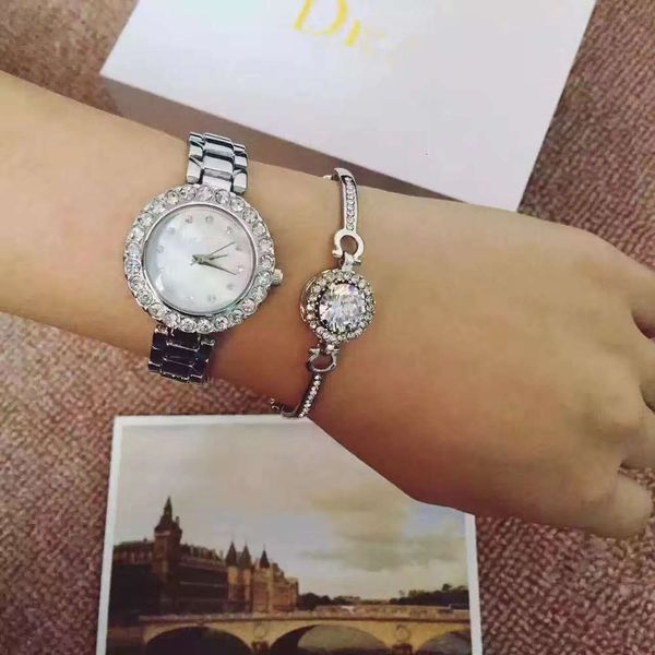 

small two piece set dial of round women's watch with diamond chain fashion watch, Slivery;brown