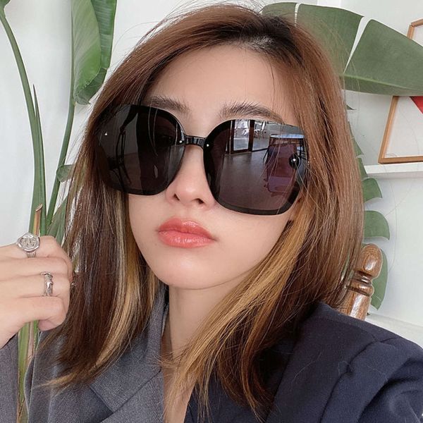 

female new driving large frame sunglasses, polarizers, fashionable women's big face, thin and versatile, anti ultraviolet sunglasses, White;black