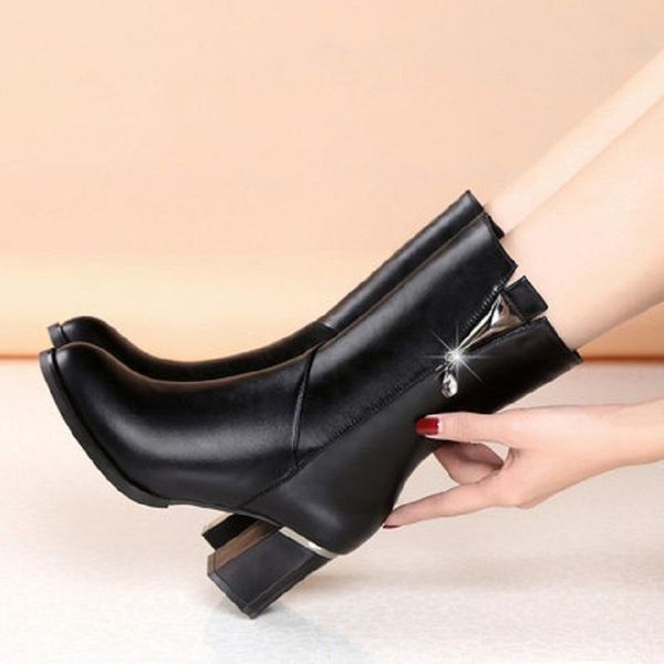 

2020 autumn and winter women's korean version of the new short boots in the boots with thick with wild single, Black
