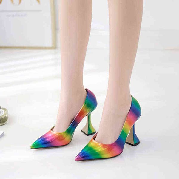 Kleidschuhe Regenbogenfarbene spitze Zehenpumps Frau flache seltsame High Heel Stilettos Damenkleid lackierte Leder einzelne Schuhe 220315