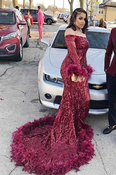 Aso Ebi Sparkly Wine Pailletten-Federsaum-Abschlussballkleid, schulterfrei, langärmelig, schwarze Mädchen-Abendkleider, Burgunderrot, glitzerndes Meerjungfrau-Kleid für besondere Anlässe