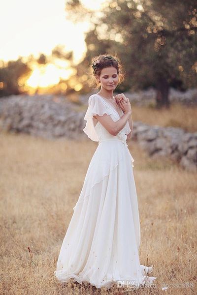 

new arrival 2021 summer beach a line wedding dresses illusion bodice lace v neck covered buttons back modern boho bridal wedding gowns, White