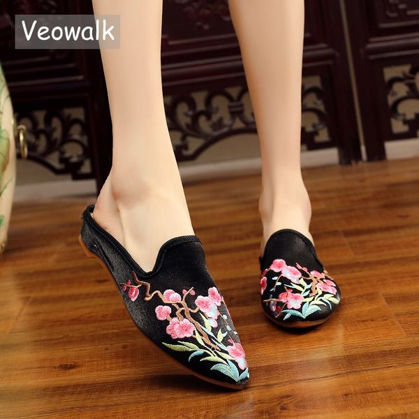

veowalk chinese embroidered women silk cotton close pointed toe mules slippers summer autumn vintage ladies slip on flat shoes x1020, Black