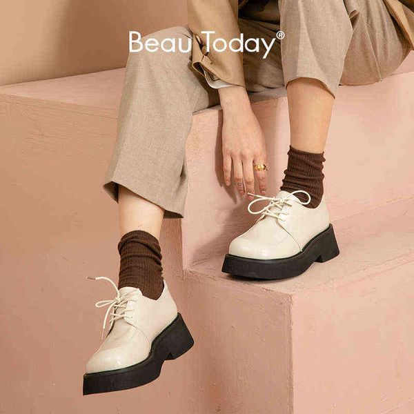 

women's cowhide flat shoes square toe caps and laces thick soled 2 9, Black