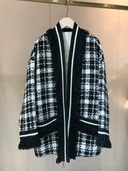 

2021 new ladies fashion long sleeve v-neck tassel check coat 1228, Black;brown