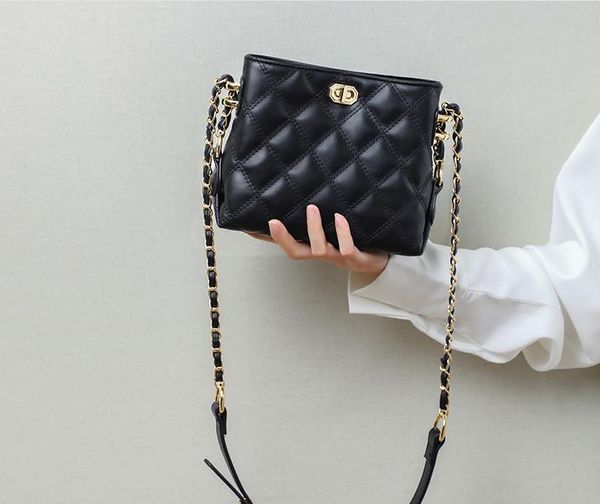 

women luxurys designers bag 2021 new ladies genuine leather handbag crossbody bags fashion shoulder diamond lattice chains for women wholes