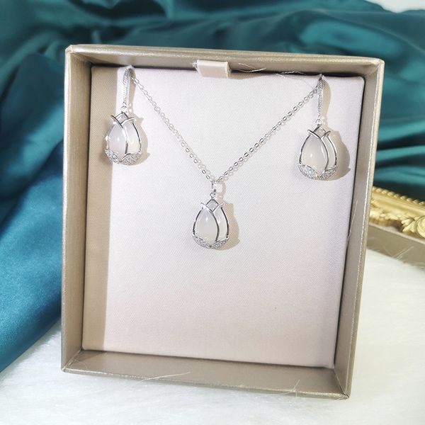 

fashion s925 sterling silver natural chalcedony flower necklace womens short exquisite light luxury carnation pendant mothers day to give mo