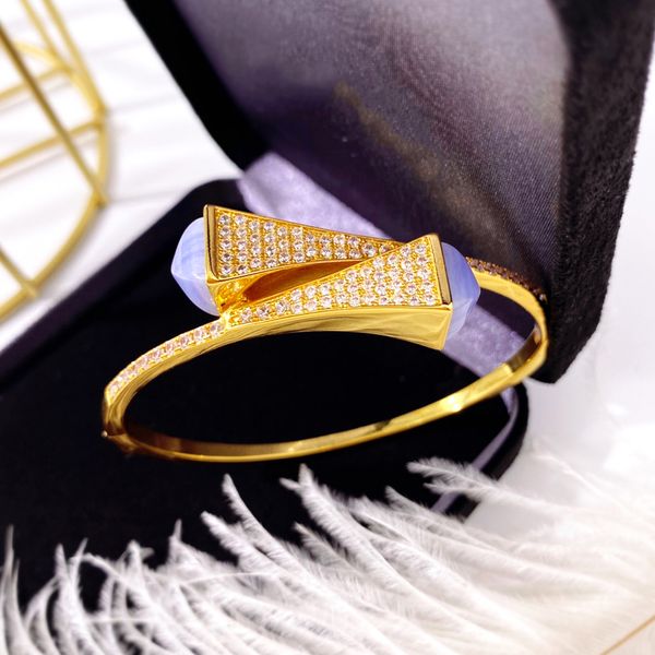 

Full Diamond Cuff Bangle 18k Gold Plated Love Womens Bracelet Fashion Gemstone Charm Bracelets Bangles Pochette Bijoux Accessories With Jewelry Pouches Wholesale