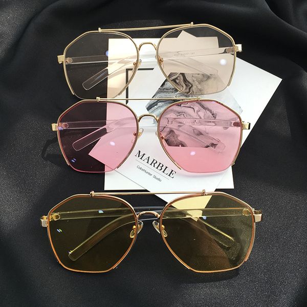 

new korean men women, personality, round face and big frame, same sunglasses for internet celebrities, White;black