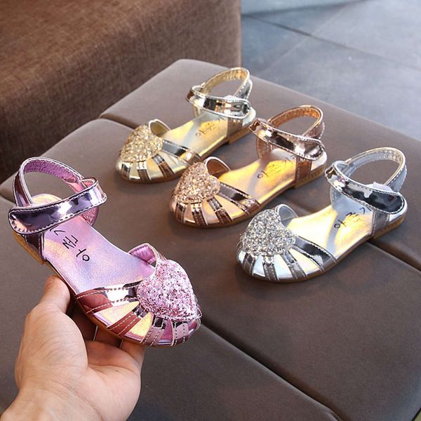 

girls' sandals 2020 korean summer new zhongda love princs hollow baotou children's sho, Black;red