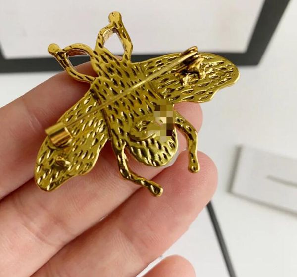 

designer brooches gujia new style glass pearl bee clothing neckpin versatile fashion popular brooch fashion, Gray