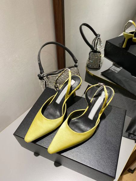 Designer ha progettato tacchi alti sandali lettere di strass di strass Elasticheei 7cm Band Abito puntato Scarpe da donna 35-42 Donne 35-42