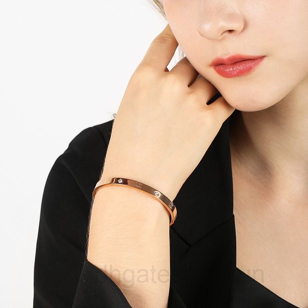 

2022 new 18k rose gold plated mesh red atmospheric titanium steel bracelet to give gifts friends trend personalized jewelry m107, Black