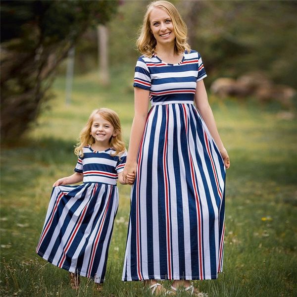 

nashakaite mom and daughter dress short sleeve blue white stripe patchwork long dress mother and daughter clothes family dress y200713