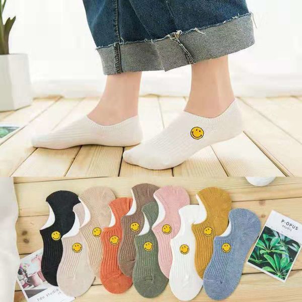 

2020 new women's medium double needle embroidery love smiling face bear medium tube socks pure cotton versatile women's cotton soc, Black
