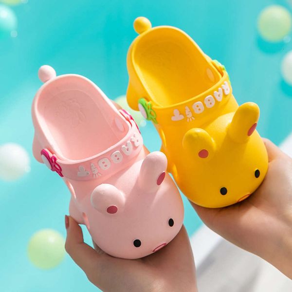

cartoon 2021 baotou summer new children's sandals for parents and children, Black;red