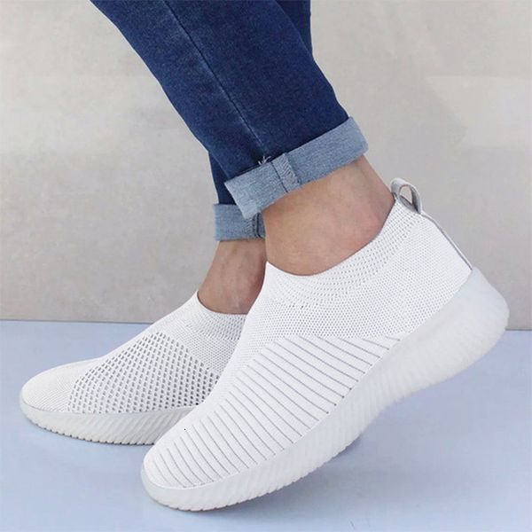 

2021 new plus size 35-43 women mesh flat sneakers autumn vulcanized knitting shoes ladies slip on breathable casual loafers 1 atxi, Black
