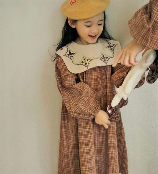 

girls' korean autumn plush and winter embroidered skirt children's plaid drs, Red;yellow