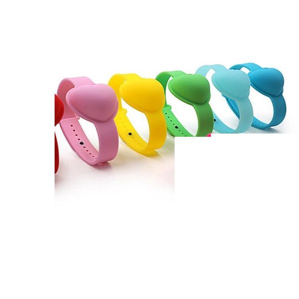 Bracciale da polso in silicone a forma di cuore da 10 ml Bracciale disinfettante per le mani Dispenser portatile Indossabile Sapone disinfettante Anello per cinturino Bracciale nave veloce