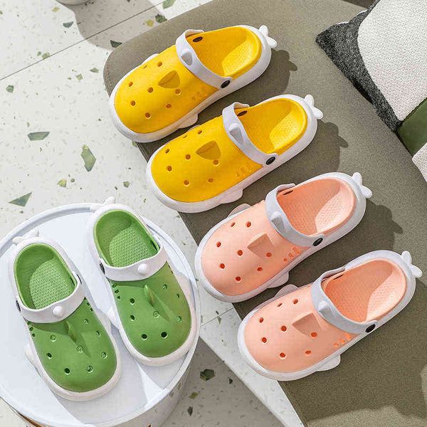 

2022 shoes women's summer baotou antiskid beach flat bottom fashion wear-resistant sandals, Black