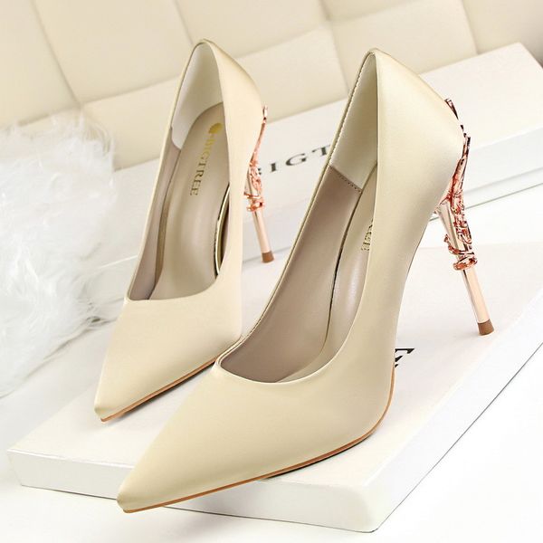 

2021 new korean-style fashion metal thin shoes heels, shallow mouth pointed satin, slimming wedding shoes. zpne, Black