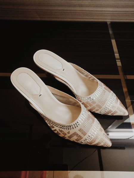 

pointed slippers for women in summer fashion wear baotou mid heel 2020 new versatile thick heel drill summer cool drag girl, Black