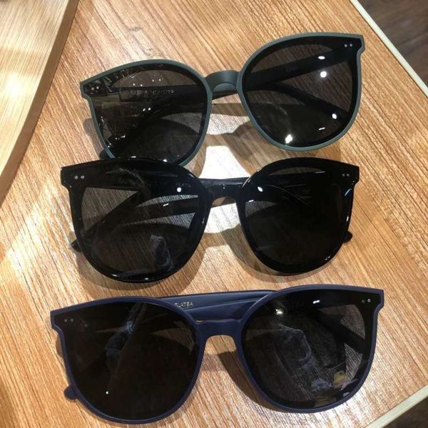 

sunglasses fashionable polarized, White;black