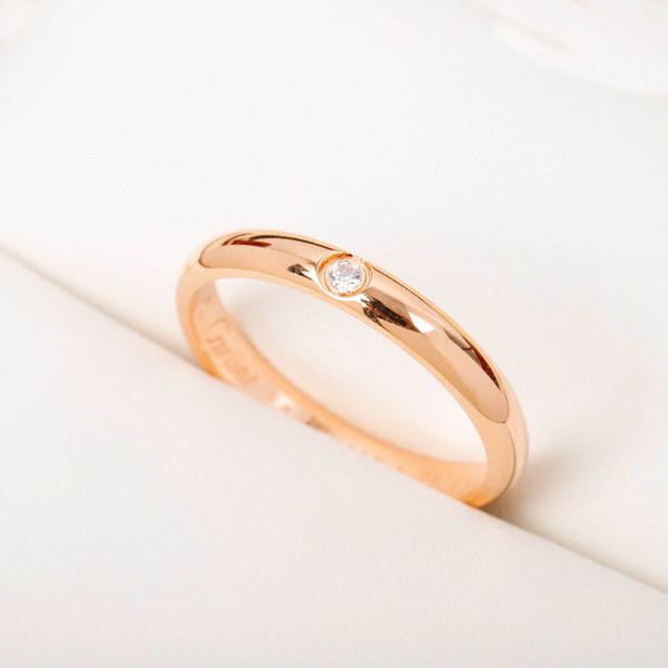 Роскошное качество Charm Punk Band Ring с одним бриллиантовым плавным дизайном для женщин свадебные украшения.