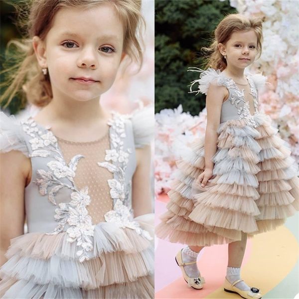 Hi Lo Princess Flower Girls Dresses Abito da prima comunione in tulle a strati gioiello Abito da spettacolo per bambini su misura senza maniche con piume di piume