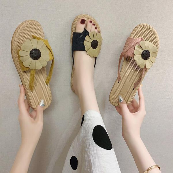 

women shoes beach flower slippers for women in summer wear 2020 new ins ultra fire anti slip flat bottom flip flop