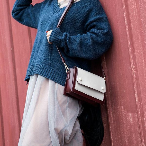 

2020 new style women's multi-layer flap shaping college style fashion postman square sling bag single-shoulder crossbody bag