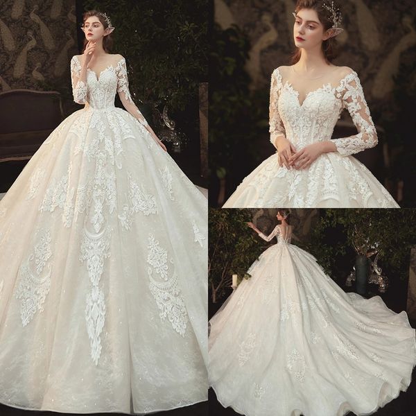 Incredibile perline Perline Appliques Pizzo Illusion Principessa Ball Gown Abito da sposa con maniche lunghe Sheer Neck Chapel Train Bottoni Indietro Sposa Vestido De Noiva AL9945