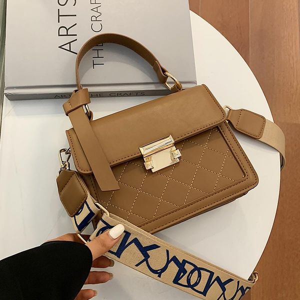 

new french design unique bag square bag handbag & elegant retro shoulder messenger width 20cm height 15cm thickness 7cm