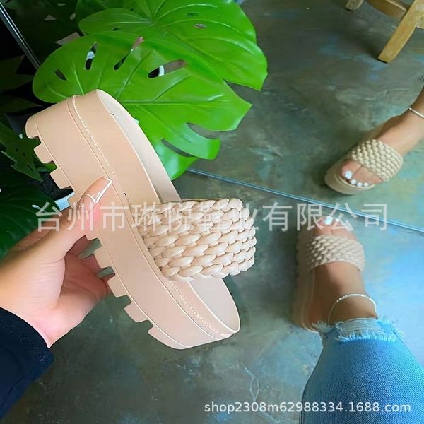 

bkhe summer jelly shoes breathable beach outdoor pink cute slippers fashion women light for rubber women chanclas slippers mujer, Black